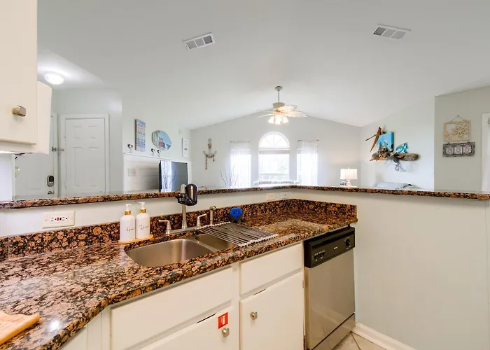 Pool & Hot Tub Access! Family Condo, 5 Mi To Holiday home Gulf Shores
